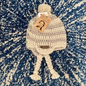 NWT Krochet Kids off white and gray hat